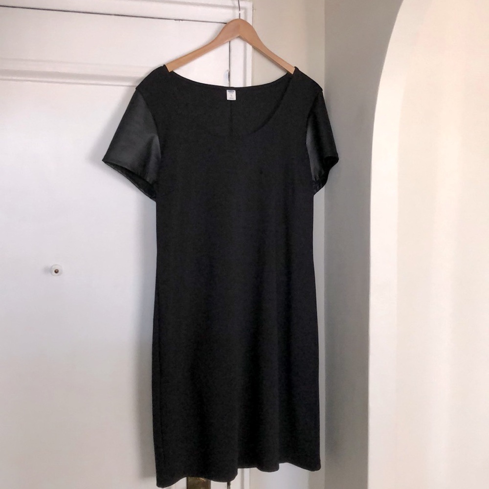 Black Old Navy dress, short sleeves, knee length, Size XL